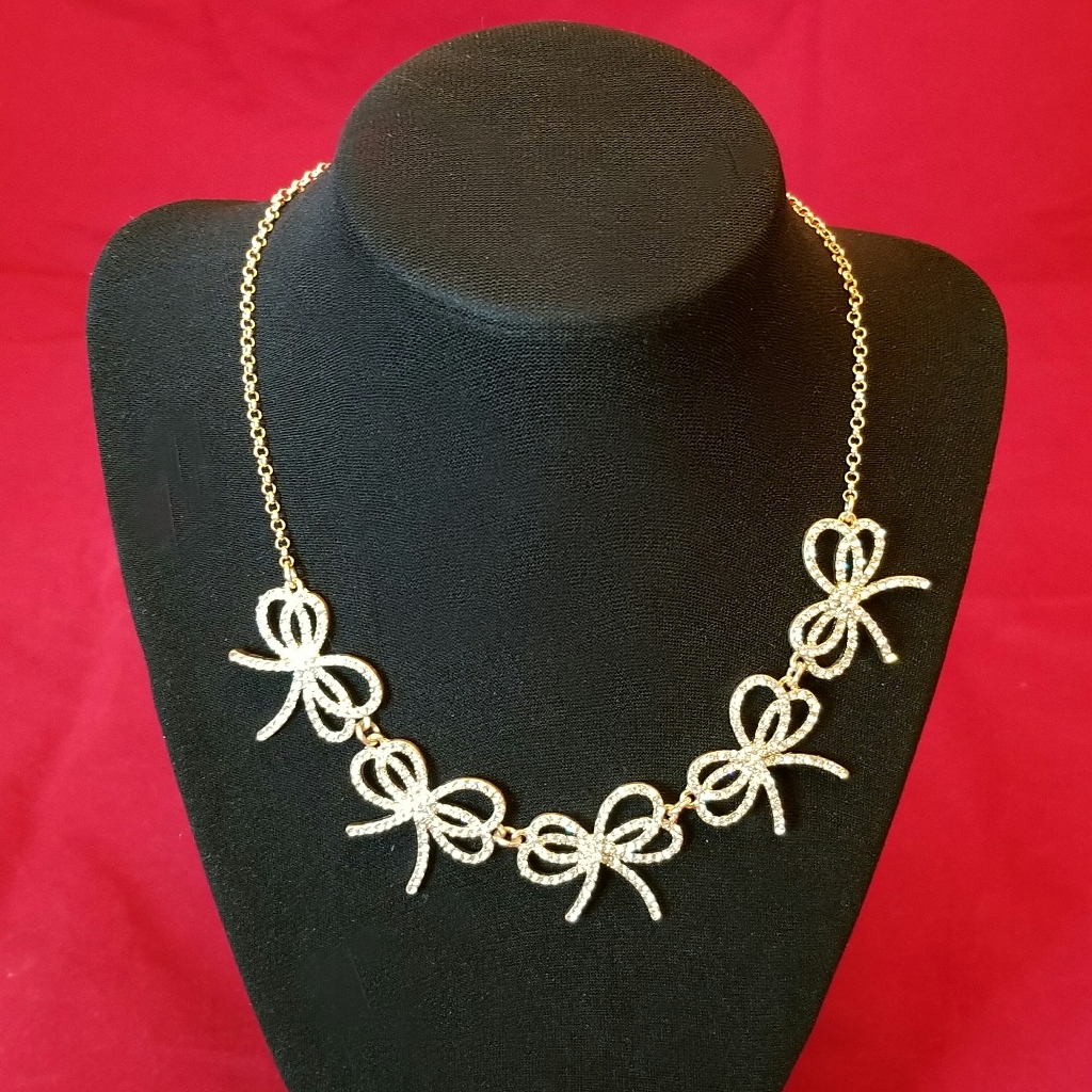 Ruff-Skch Glass Stone Pav Ribbon Bow Necklace Delicate Ribbon Bow Design